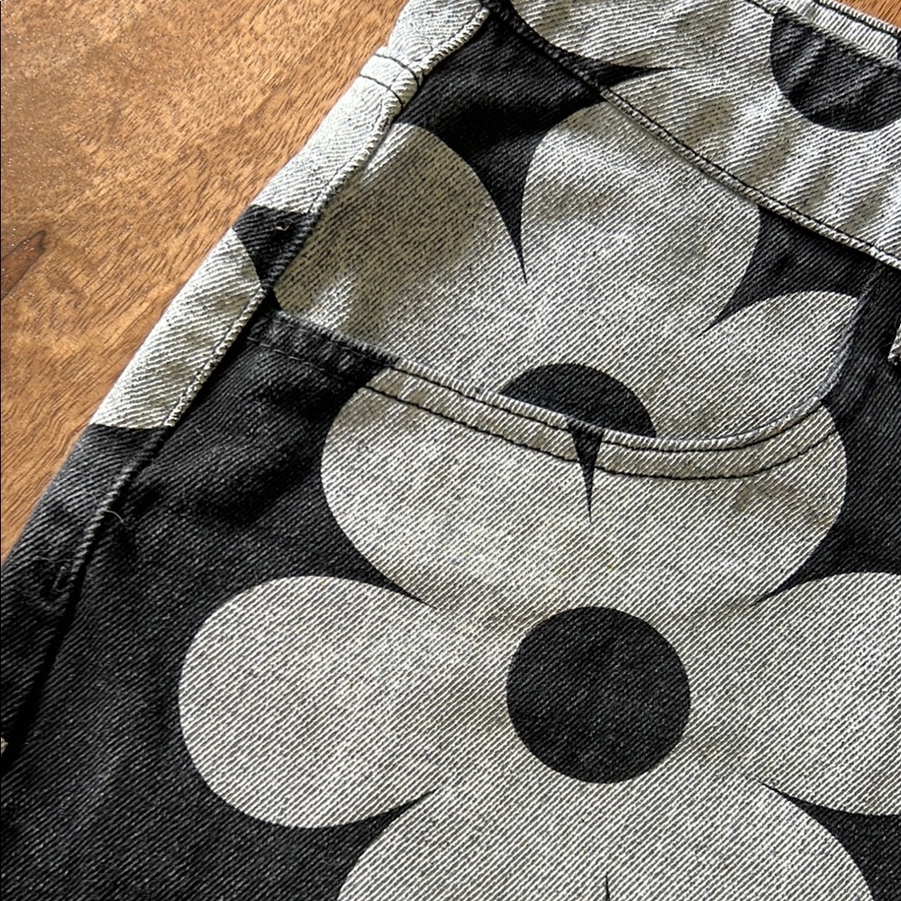 CIDER | Floral Black and Gray Jeans | CURVE & PLUS - Picture 5 of 5